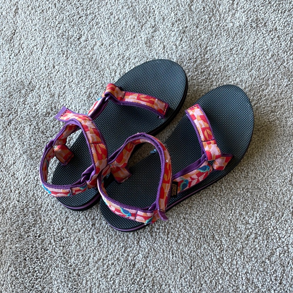 Like new Tevas Sz 9